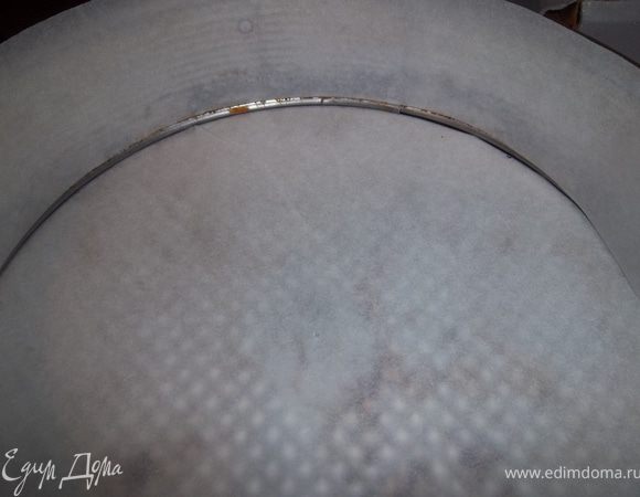 Форму укладуем пергаментом