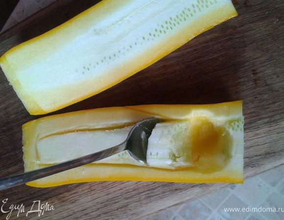 Вырезаем аккуратно внутрянку