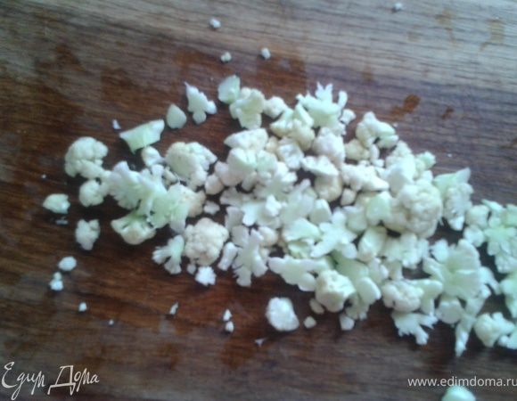 Цветную капусту. Я использовала только кончики соцветий (тоже собственная). 