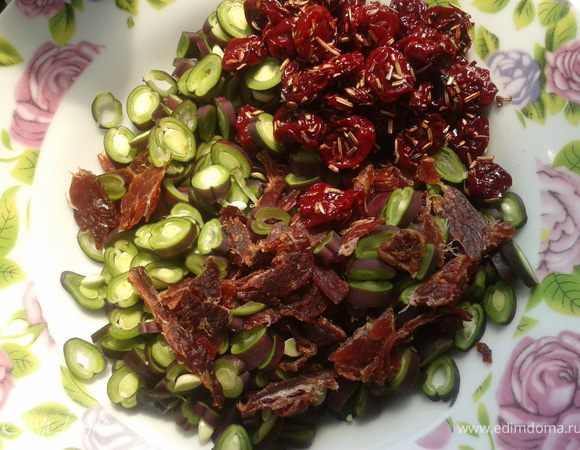 Добавляем вяленую вишню (дает суперэффект. У меня она с розмарином тоже собственного вяления)