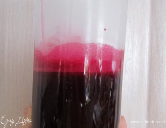 Добавить охлажденный свекольный сок.