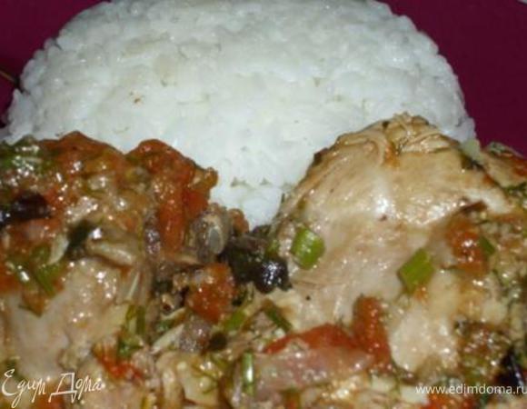 Я подавала с небезизвестным, (спасибо Каролине!) "12-минутным" рисом:
рис кладем в кипяток (2:3), на крышку - груз, чтобы не вышел пар. Огонь - 3 минуты, сильный, 7 минут - умеренный, 2 минуты - слабый. Выключить газ и не открывать крышку еще 12 минут. А когда откроете, результаты превзойдут все ожидания!!!)) Как в лучшем ресторане!!!))) Потом уже можно посолить и перемешать.