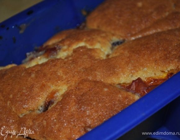 Выпекать кекс 30-40 минут в предварительно разогретой до 180°С духовке. Готовность проверить деревянной шпажкой.
Готовый кекс остудить перед подачей.