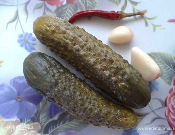 Огурчики будут тверденькими, хрустящими и очень вкусными. Приятного вам аппетита.