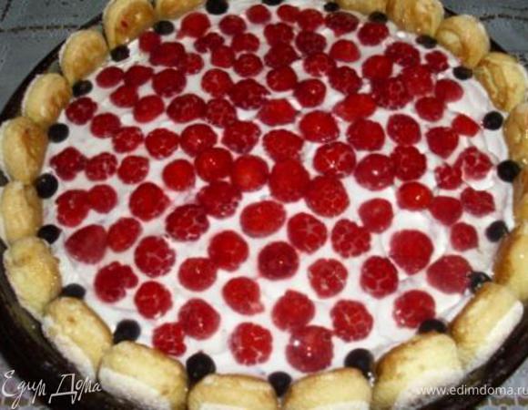 Сверху выложить оставшуюся малину и залить заранее подготовленным желе. Немного охладить. Осторожно снять кольцо.
