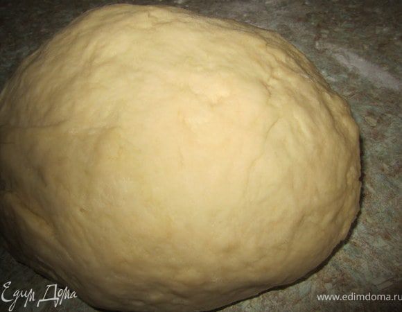 Когда тесто увеличилось в 2,5 раза, хорошо его обмять.