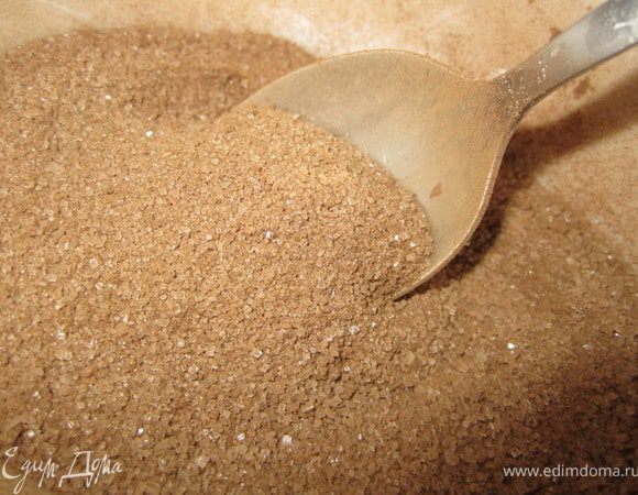 Сахар смешать с корицей.
