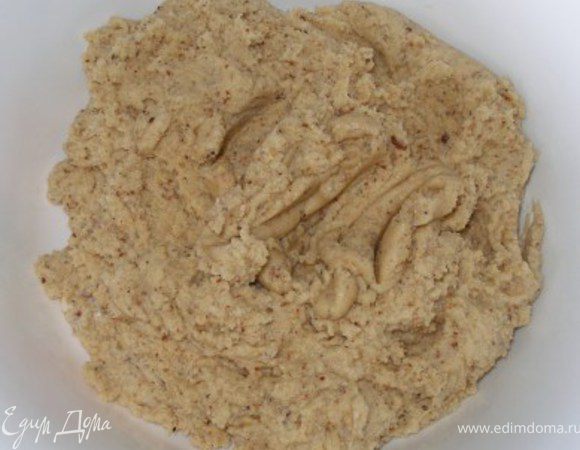 Поставить тесто в холодильник на 30 минут. 