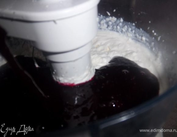 Перемешать джем с творожной массой