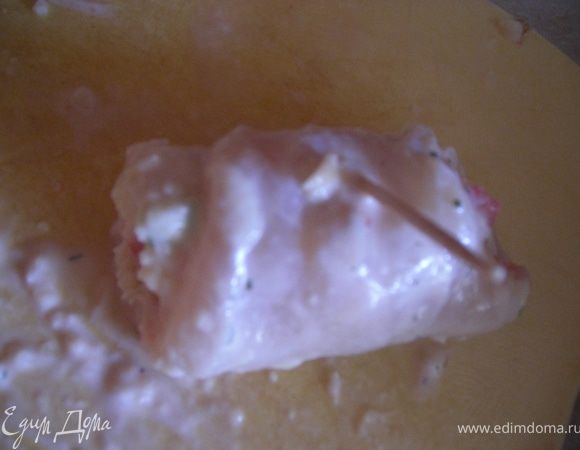 Сворачиваем и закрепляем зубочисткой. Отправляем в пароварку на 15 минут.