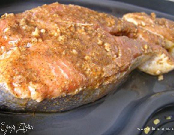 Обмазать стейки смесью, выложить на противень пароварки. 