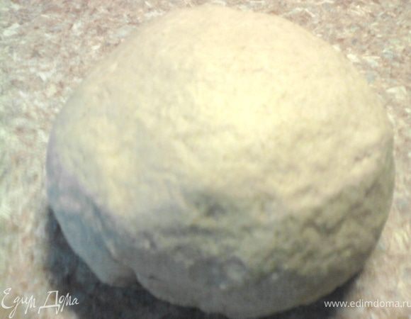 Вымесить тесто, оно должно мягким и эластичным.