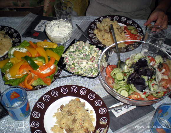 Получился Узбекский обед.Друзья остались сыты и довольны)))