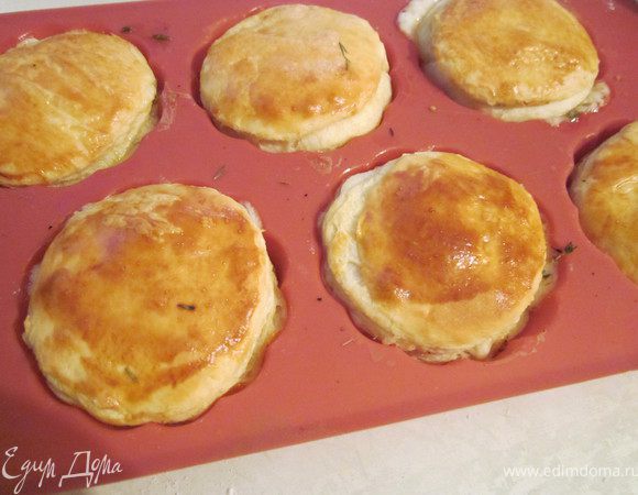 Вот такие красавцы получились. Хороши как горячие, так и когда остынут. Приятного аппетита!