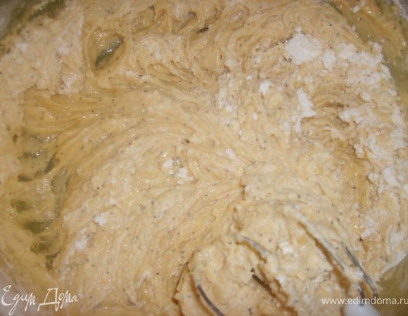 Добавить творог и муку,тщательно перемешать 