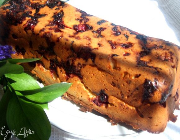 Вот разрезать я не успела,кекс унесла к маме, и там с ней мы пили чай))) Приятного аппетита! 