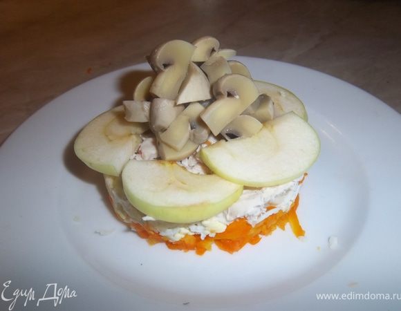 Сверху кладем нарезанныее грибочки