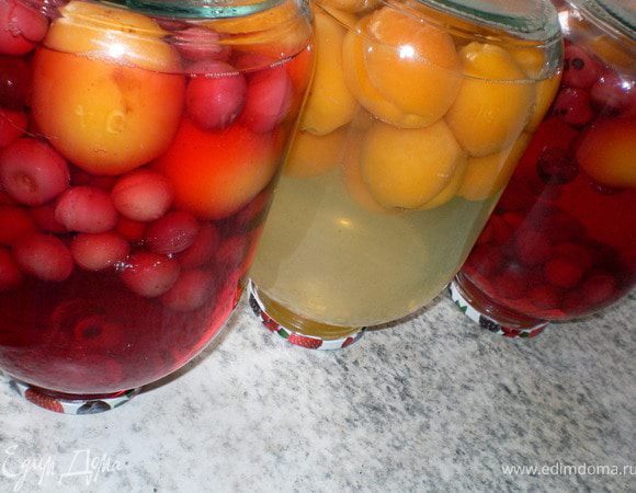 Банку перевернут низ головой. Далее убрать в темное, прохладное или комнатной  температуры место.
