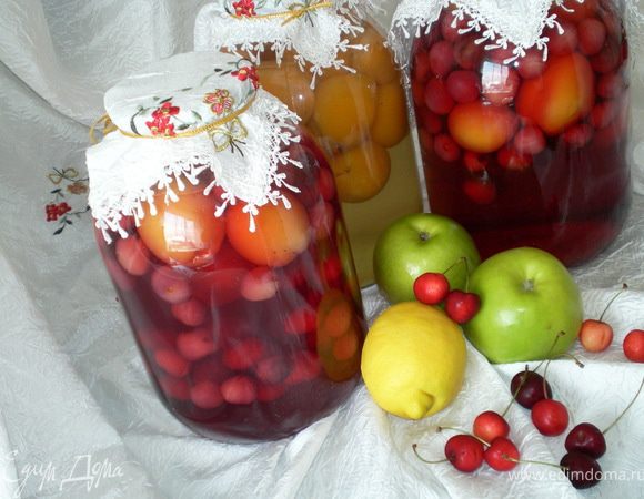 Так же можно готовить компот из других фруктов и ягод.
