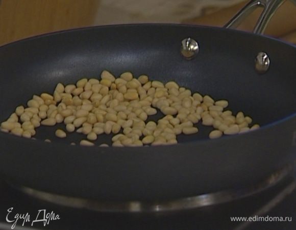 Кедровые орехи поджарить. 