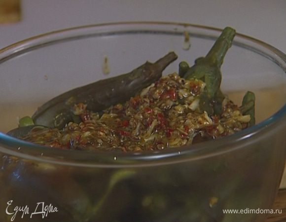 Уложить баклажаны в пластиковый контейнер, добавить маринад, перемешать и закрыть контейнер крышкой.
