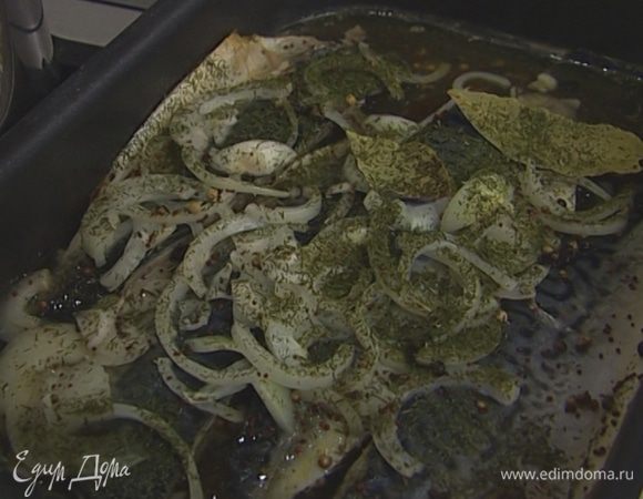 Запекать в разогретой духовке 12–15 минут. 