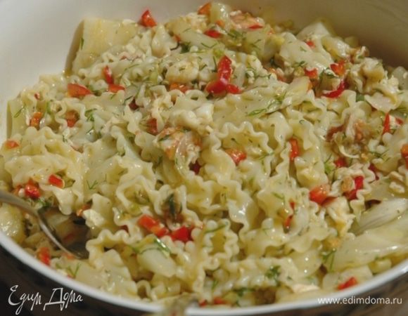 Выложить в макароны с фенхелем соус из раков, перемешать. Добавить немного воды, в которой варились макароны, 1–2 ст. ложки оливкового масла, еще раз перемешать и сразу подавать.