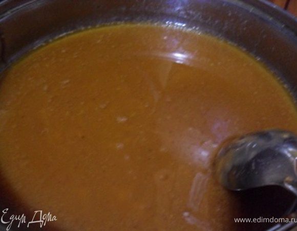 Сливочное масло и ириски растопить  на плите, временно помешивая.