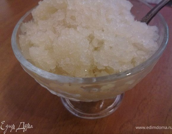 все ингредиенты взбить в блендере, вылить в пластиковый контейнер. замораживать около 5 часов помешивая через каждый час деревянной лопаточкой. 