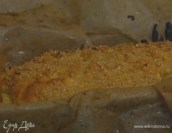 Остывший хлеб обернуть пищевой пленкой и оставить в ней минимум на час.