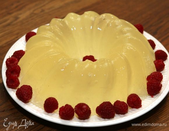 Украсить готовое желе свежими ягодами. 