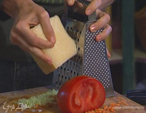 Сыр натереть на крупной терке. 