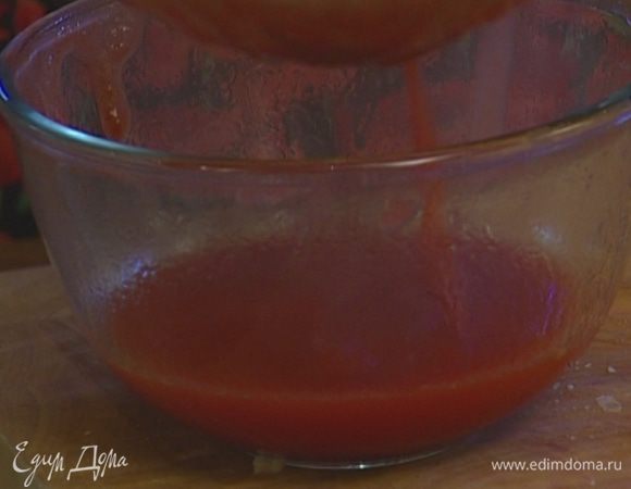 Удалить из готового кетчупа корицу и протереть его через сито.