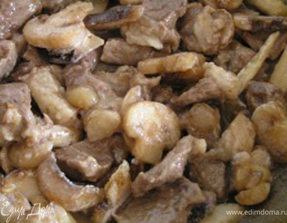 К мясу добавьте грибы, у меня были замороженные.