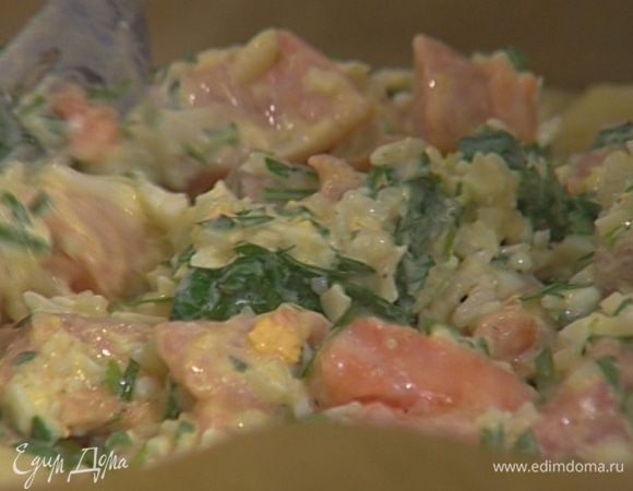 Добавить замаринованную рыбу и еще раз перемешать.