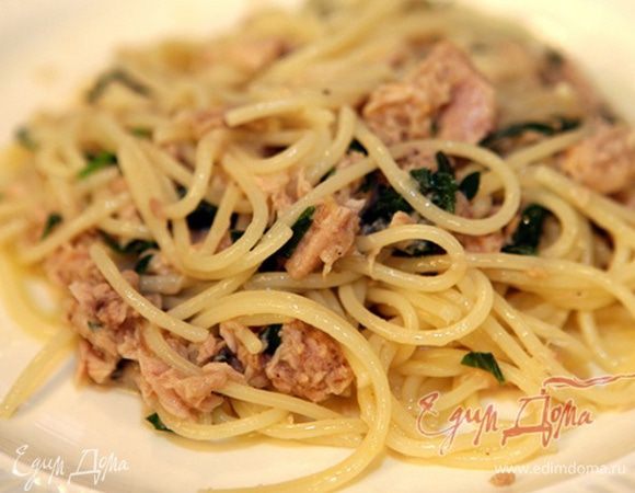 Присыпать оставшейся петрушкой и тут же подавать! 