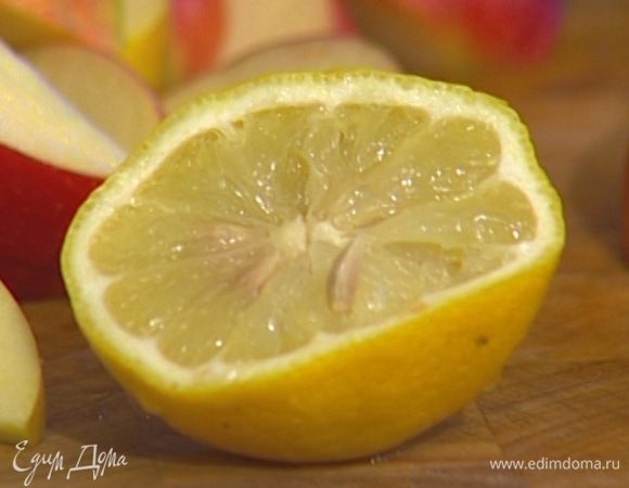 Из лимона выжать сок. 