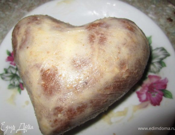 Разровнять масляный крем на сердце. 