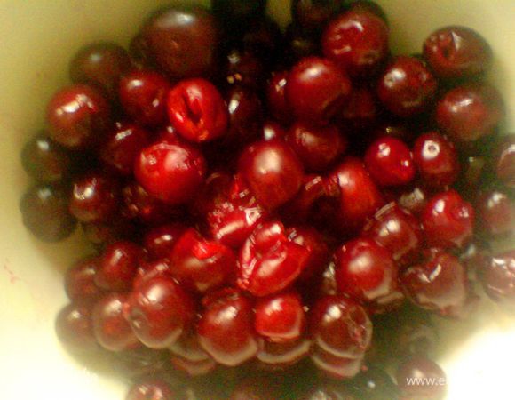 вишню вымыть.обсушить