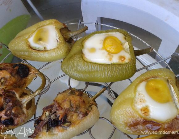 Выпекать до готовности.