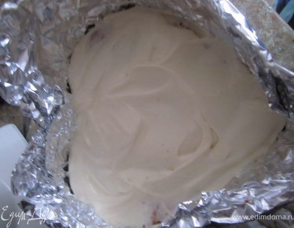 Намазать крем.