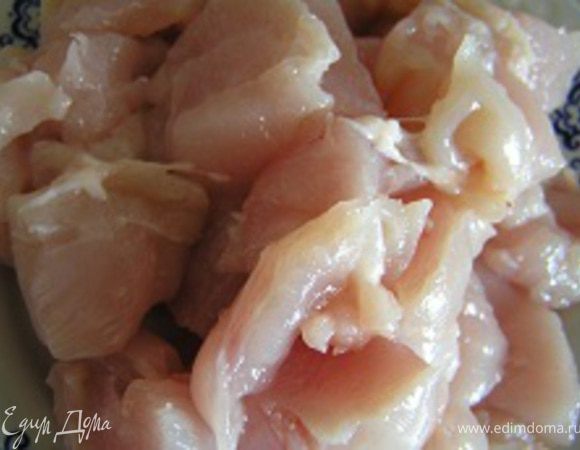 Филе нарезать полосками или кубиками, как Вам нравится. 