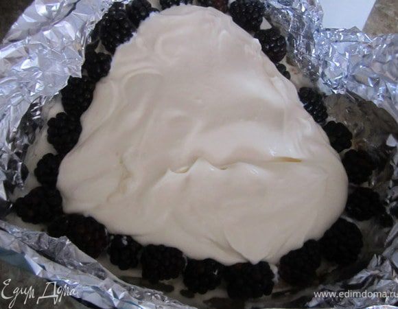 Добавить крем.