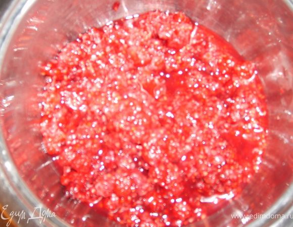 Малину проварить немного с корицей и сахаром. Я сахар не добавляла, так как малина была сладкая, мне этого хватило, а Вы можете регулировать по вкусу ;)