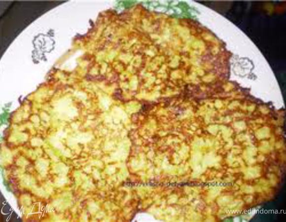 Подавать горячими со сметаной. Хотя я люблю и холодные))) 