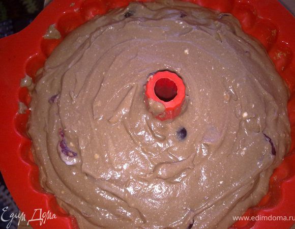 Выкладываем в форму для кекса и выпекаем при 180 гр около 1,5 часа. Можно взять формочки для маффинов - тогда выпечка займет около получаса.