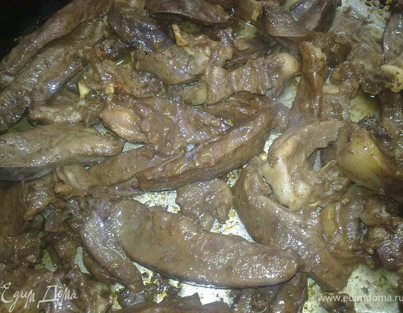 Порезать сердце полосками,как для бефстроганов.Обжарить на растительном масле.