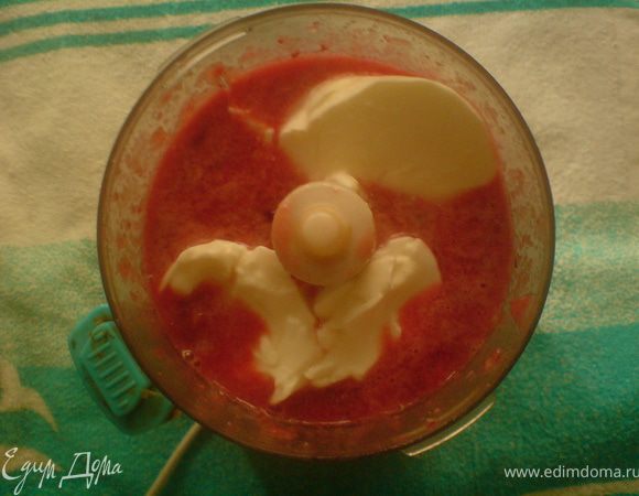 все перечисленные ингредиенты измельчить в блендере,добавить соль,перец по вкусу,йогурт