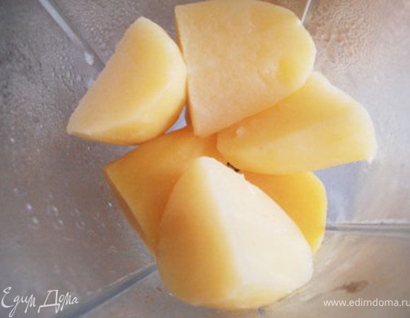 Картофель сварить и остудить.