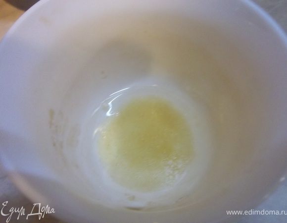 Развести желатин в воде